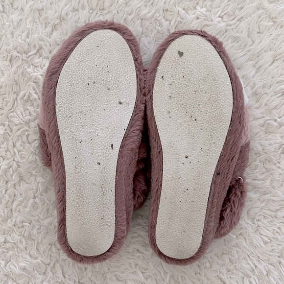 Fuzzy Slippers Pink and White Women's Size L 8-9 Houseshoes Cozy - Picture 8 of 10